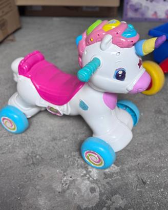 Unicorno a rotelle clementoni
