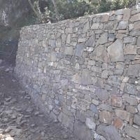 Muri di pietra a secco e con cimento