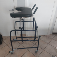 Deambulatore pieghevole antibrachiale con appoggio