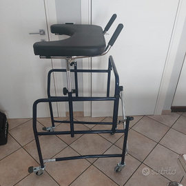Deambulatore pieghevole antibrachiale con appoggio