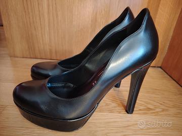 Décolleté nero in pelle 