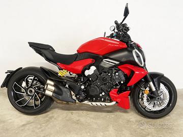 DUCATI Diavel V4 Red