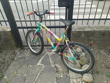 bicicletta MTB da ragazzina con cambio