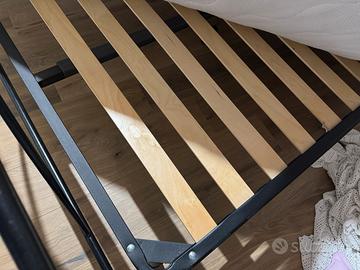 Struttura letto in metallo con rete