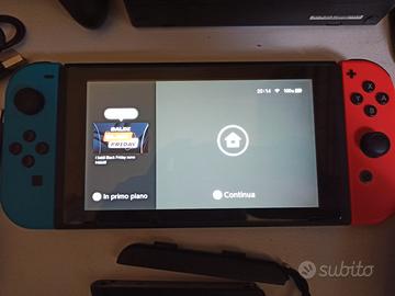 Nintendo Switch (con controller, custodia e vetro)
