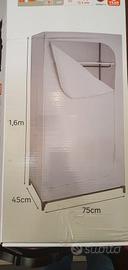 armadio in stoffa e telaio metallico 