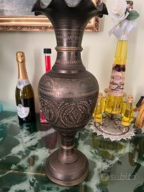 Vaso pakistano vintage in ottone