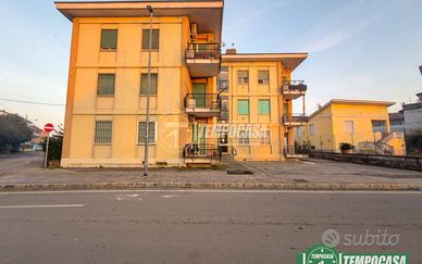 DUE LOCALI TOTALMENTE RISTRUTTURATO CON POSTO AUTO