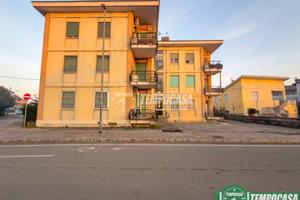 DUE LOCALI TOTALMENTE RISTRUTTURATO CON POSTO AUTO