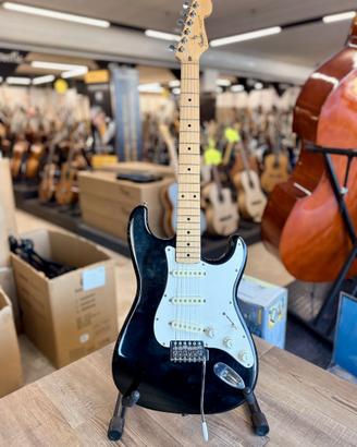 FENDER STRATOCASTER BLACK JAPAN