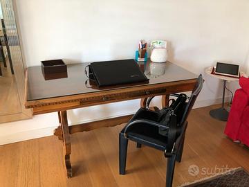 Scrivania anni '960 in legno Noce Nazionale