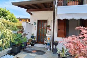 Villetta a schiera di testa a lomazzo