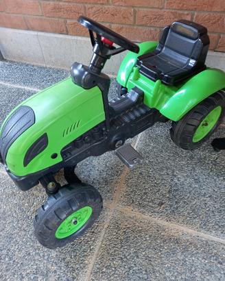 Trattore a pedali per bambini
