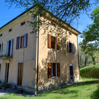 Casale con terreno agricolo