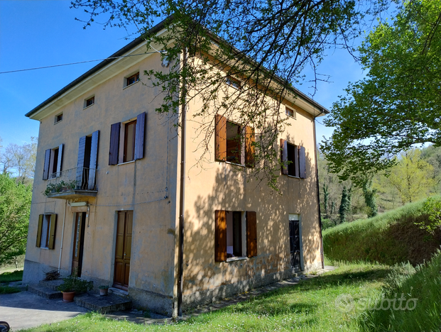 Casale con terreno agricolo