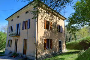 Casale con terreno agricolo