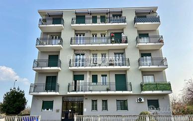 SPLENDIDO TRILOCALE RISTRUTTURATO CON TERRAZZO, PO