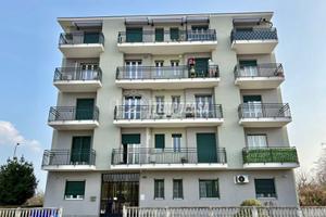 SPLENDIDO TRILOCALE RISTRUTTURATO CON TERRAZZO, PO