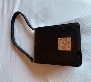 Louis Vuitton pochette vernice