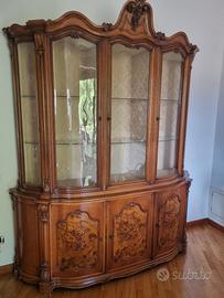 Vetrina in legno con intarsi  230 x 200 x 48cm
