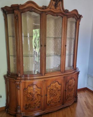Vetrina in legno con intarsi  230 x 200 x 48cm