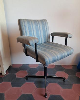 Sedia vintage con braccioli