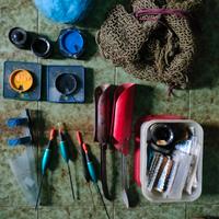 lotto da pesca, piombini,ami, galleggianti....