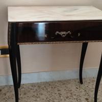 Comodini con ripiano in marmo 