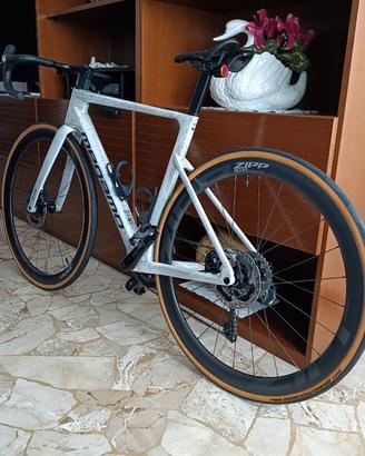 Megamo Pulse 15 CW 2026 – Shimano 105 Di2 – Zipp 3