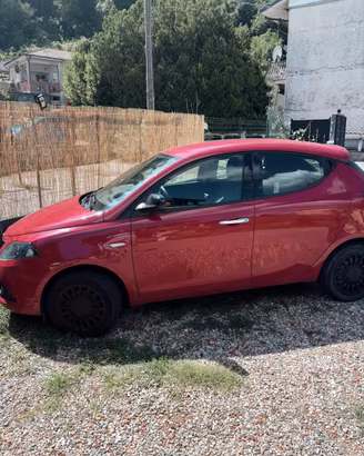 Lancia Ypsilon 1.0 Hybrid