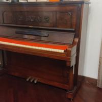 pianoforte a parete 