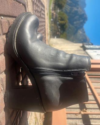 Stivaletto nero