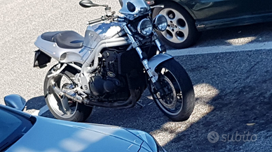 Triumph daytona 955 trasformata a speed