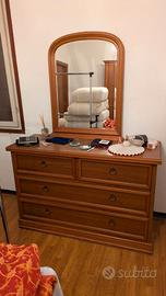 Cassettiera in legno con specchio