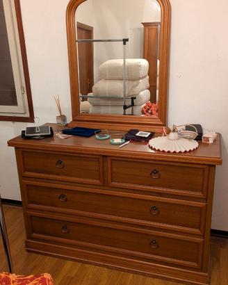 Cassettiera in legno con specchio