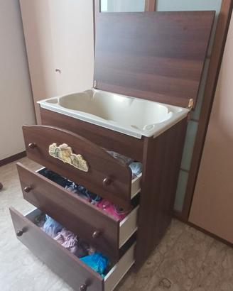 Lettino e fasciatoio in legno marca Erbesi