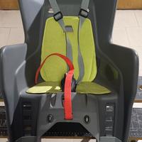 seggiolino auto e seggiolino bici.