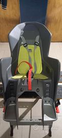 seggiolino auto e seggiolino bici.