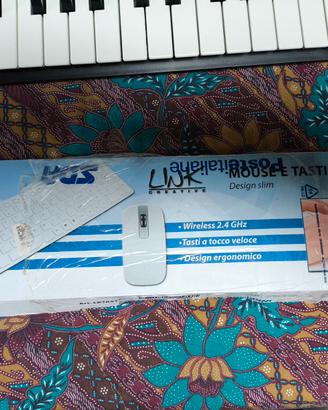 Tastiera e mouse wireless 