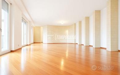 AMPIO E LUMINOSO APPARTAMENTO