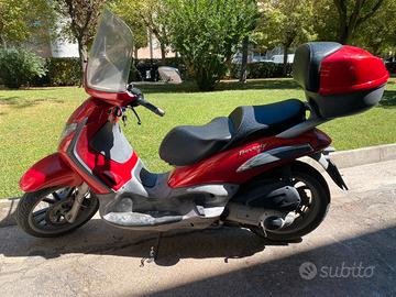 Scooter Beverly 250