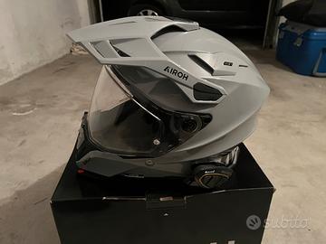Casco airoh commander 2