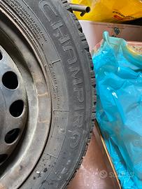 pneumatici  invernali montati su cerchio