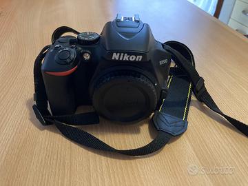 Nikon D3500 come nuova + kit completo