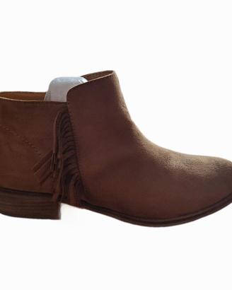 Stivaletto corto donna Bata