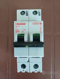 bticino int. bipolare E82 20 AMP.