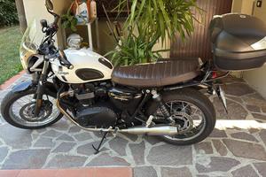 Triumph Street twin 900 cc bianca