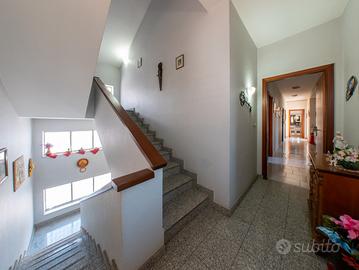 SEMI-INDIPEND. 167 mq con garage 48 mq a Belpasso