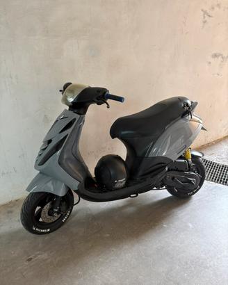 piaggio zip