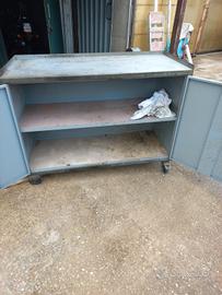 mobile ii ferro da officina con sportelli